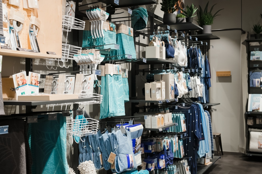 verschiedene Textilwaren im Tchibo im Kaufpark Dresden